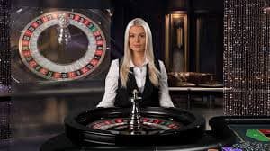 Pemain menikmati taruhan sportsbook dan live casino rawittoto menggunakan perangkat mobile